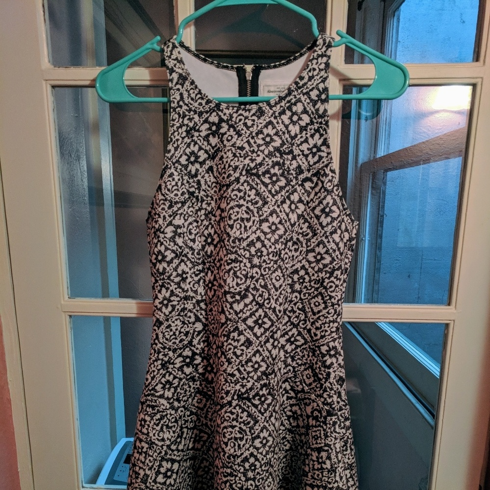Abercrombie fit and flare black and white dress